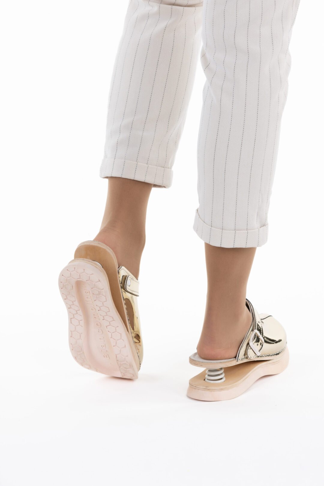 F06 metalik gold - Feder klompe - Slika 3